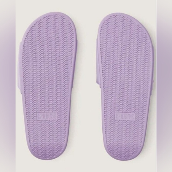 VS Pink Slides Sz L 9/10 NWT Lilac w/ Silver Script Print - Picture 3 of 5